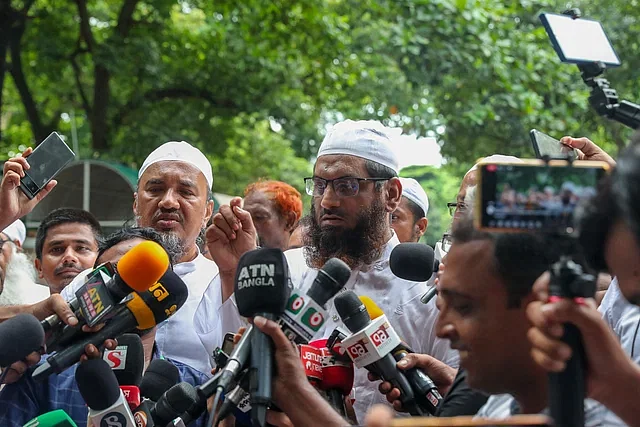 Leader of Hefazat-e-Islam and secretary general of Bangladesh Khelafat Majlis Maulana Mamunul Haque speaks to the media after the meeting with interim government chief adviser Muhammad Yunus on 31 August.